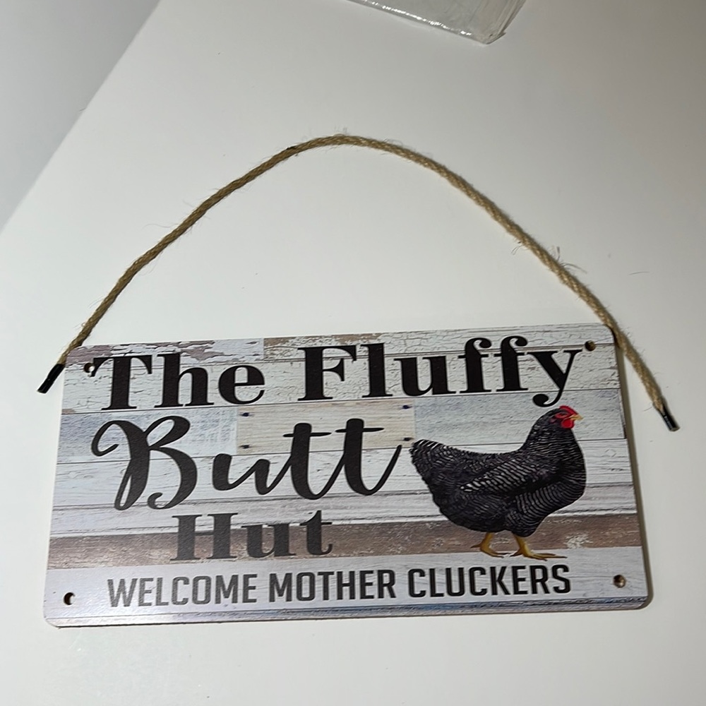 🚚🤷🏼‍♀️ Wall hanger picture The Fluffy Butt Hut chicken picture